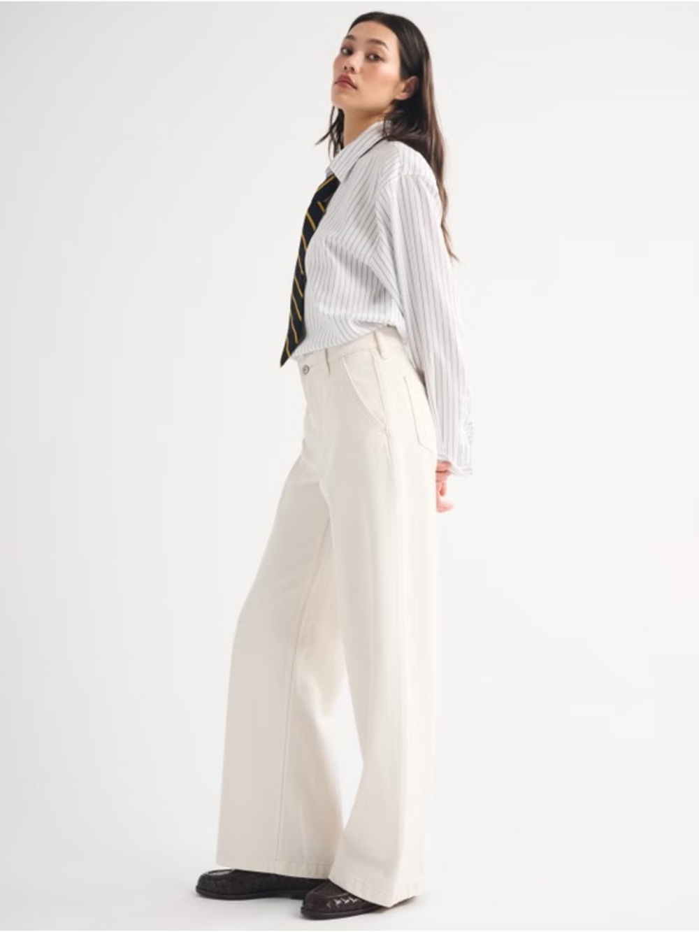 Abercrombie & Fitch High-Rise Wide Leg Trousers in Cream - Picture 3 of 10